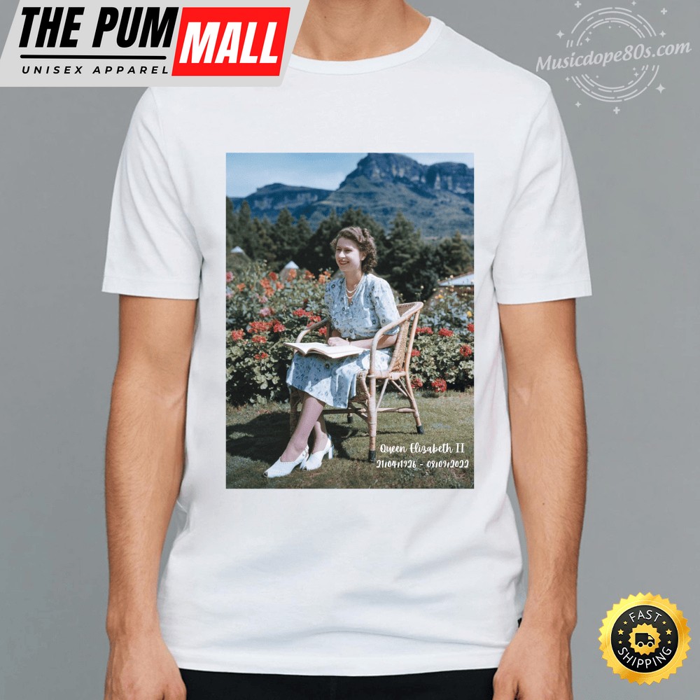 RIP Queen Elizabeth II Angel 1926 2025 T-Shirt